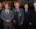 Bild: gf
Bei der Feier der Militärkameradschaft machte sich Pfarrer Alois Berzl (links) Gedanken über den Advent. Weiter von links: Dieter Amann, Martin Preuß, Gerd Wennicke sowie die Vorsitzenden Bernhard Krüssel und Franz Kölbl.