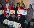 Bild: stn
Der Elternbeirat des Kindergartens St. Martin spendet an das Frauenhaus.