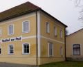Bild: tr
Poststation, Brauerei, Fischzucht, Bauernhof, Wirtshaus und Pension waren zeitversetzt in diesem Anwesen. Ab 1. Januar 2020 sind Gasthof und Pension zur Post in Schönficht Geschichte.