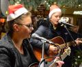Bild: Kunz
Marina und Magdalena spielen Weihnachtslieder.