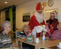 Bild: öt
Der heilige Nikolaus besuchte die Senioren in der Einrichtung und übergab ihnen kleine Geschenke.