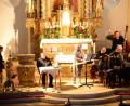 Bild: bey
Die Sitzweilgruppe Miesbrunn und die Bläsergruppe der Stadtkapelle Pleystein, Max Frischholz als Erzähler einfühlsamer wie lustiger Geschichten, begeisterten die Besucher beim Adventssingen des Katholischen Frauenbundes Miesbrunn.