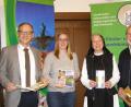 Bild: pz
Stiftungsvorstand und Bürgermeister Bernd Sommer, Geschäftsführerin Johanna Härtl, Äbtissin Laetitia Fech und Ludwig Spreitzer (von links) bei der Präsentation des neuen Jahresprogramms der Stiftung Kultur- und Begegnungszentrum Abtei Waldsassen.