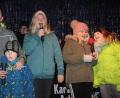 Bild: Wolfgang Steinbacher
Auch die Kleinen hat ihren Spaß: Die Kinder sangen beim Weihnachts-Karaoke gleich im Chor.