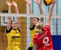 Bild: Hubert Ziegler, zg
Mächtig strecken müssen sich die Volleyballerinnen des SV Hahnbach (links Julia Hösl, daneben Corinna Freimuth) in ihrem Heimspiel am Sonntag. Zu Gast ist der Spitzenreiter VV Gotteszell.