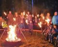 Bild: hl
Die Löschzwerge versammelten sich um das Lagerfeuer versammelt und warteten auf den Nikolaus.
