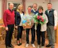 Bild: tu
Elfriede Gilch nimmt Abschied als Reinigungskraft der Zottbachtal-Schulen in Pleystein, von links: Günter Gschwindler, Andrea Lang, Alexander Schön, Hans Maurer, Elfriede Gilch und Rainer Rewitzer.