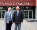 Bild: Stiftland-Gymnasium/exb
Albert Bauer (links) übernimmt im Februar die Leitung des Stiftland-Gymnasiums und beerbt Oberstudiendirektor Georg Hecht.