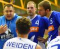 Bild: A. Schwarzmeier
Roman Lang (Dritter von links), Trainer der Hamm Baskets Weiden, warnt seine Spieler davor, die DJK Eggolsheim als Schlusslicht der Bayernliga Nord zu unterschätzen.
