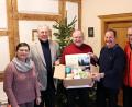 Bild: jma
Die Paketaktion für Bedürftige ist für (von links) Lucia Fraunholz-Armstrong, Helmuth Wächter, Peter Lehr, Helmut Amschler und Karl Lorenz eine Herzensangelegenheit.