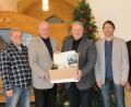 Bild: Ulrike von den Driesch
Bei der Übergabe (von links): Sachbearbeiter Peter Graf, DAGA-Präsident Helmuth Wächter, Landrat Richard Reisinger, Abteilungsleiter Norbert Vogl und Sozialamtsleiter Georg Jobst.