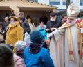 Bild: Klinikum/Dietl/exb
Auch der Nikolaus war beim Weihnachtsmarkt am Klinikum St. Marien vertreten, zur Freude der Kinder allerdings ohne Knecht Ruprecht.