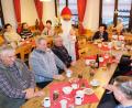 Bild: do
Gast des Katholischen Frauenbundes Oberbibrach ist die ältere Generation aus Oberbibrach und Münchsreuth. Auch der heilige Nikolaus schaut bei der Adventsfeier vorbei und verteilt Geschenke an Senioren und Organisatoren.