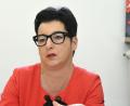 Bild: Petra Hartl
Birgit Fruth, die Oberbürgermeisterkandidatin der Amberger SPD, findet einen Facebook-Post von Brigitte Netta nicht in Ordnung.