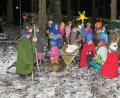 Bild: jzk
Sehr gut geklappt hat das stimmungsvolle Krippenspiel im Waldkindergarten.