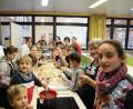 Bild: wrm
Beim Plätzchenbacken mit dem Frauenbund Neuhaus wurden zusammen mit den Kindern der Offenen Ganztagsschule 5,5 kg Teig zu Butterplätzchen und Engelsaugen verarbeitet.