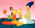 Bild: TM Twentieth Century Fox Film/ProSieben
"Die Simpsons" Lisa, Bart und Marge stehen hinter Vater Homer in einer Szene der ersten Staffel der Serie.