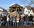 Bild: Birgit Singer-Grimm
Die CSU-Gemeinderatskandidaten zusammen mit interessierten Gästen auf dem Lengenfelder Spielplatz.
