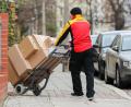 Bild: Jan Woitas/dpa
Die Deutsche Post DHL hatte zuletzt 2017 die Paketpreise angehoben; für einige Sendungsarten liegt die Anhebung sogar noch länger zurück.