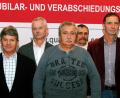 Bild: gf
Ehrung für 45 Jahre: Personalleiter Peter Lehner (von links), Andreas Zeitler, Johann Götz, Hans Kraus, Albin Jack, Norbert Henn, Karl Sandner und Personalratsvorsitzender Christian Hartmann.