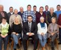 Bild: bkr
Die Freie Wählergemeinschaft mit den Gemeinderatsbewerbern und Bürgermeisterkandidat Thomas Kaufmann (vorne Mitte): (vorne von links) Cordia Birner, Sandra Lautner, Thomas Kaufmann, Christine Münch, Rita Hartmann, (hinten von links) Eberhard Besold, Gerhard Müller, Erhard Birner, Günther Zöller, Markus Schmid, Reiner Ullmann, Max Philipp, Markus Pleier, Günther Hartmann, Stefan König und Ernst Lautner.