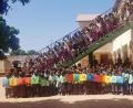 Bild: rha
Aus Dankbarkeit für die erhaltene Hilfslieferung senden die Kinder der Emma-School in Kerevan/Gambia Weihnachtsgrüße in die Oberpfalz.