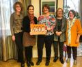 Bild: Beáta Zaremba/exb
Sie freuen sich, dass der Sozialdienst katholischer Frauen weitere 4500 Euro für das neue Frauenhaus einplanen kann (von links): Dagmar Schütz, Beáta Zaremba, Andrea Graf, Marianne Gutwein und Susan Batten-Seidl.