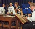 Bild: sön
Die „Stubenmusik“ – Imgard Dirmeier, Zither, Inge Rogenhofer an der Gitarre und Bruder Georg Beyerl am Hackbrett (von links).