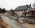 Bild: e
Viel Geduld mussten die Bürger wegen der Arbeiten am Dorfplatz aufbringen. Mittlerweile geht es zügig voran.