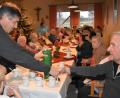 Bild: rgr
Bürgermeister Edgar Knobloch stattet den Bewohnern der Gmünder Senioreneinrichtung einen Besuch ab und wünscht ihnen ein schönes Weihnachtsfest.