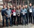 Bild: exb
Die geehrten Mitarbeiter der Glashütte mit Cornelia Maurer und Rainer Schmitt. Von links Jürgen Langenbach, Josef Zapf, Konrad Thoma, Werner Schröpf, Cornelia Maurer, Wenzel Riederer, Roland Vogl, Gerhard Ulm, Robert Christ und Rainer Schmitt.