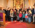 Bild: gru
Alle Mitwirkenden am Adventssingen in der St. Laurentiuskirche in Kürmreuth mit den Verantwortlichen Karin Wittmann und Simone Hüttner.