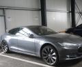 Bild: Gabi Schönberger
Da steht er: Seit über zwei Jahren wird das "Tatfahrzeug", ein Tesla "Model S", in einer Fahrzeughalle der Polizei aufbewahrt.