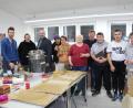 Bild: m
In der "Kerzenwerkstatt" des Heilpädagogischen Zentrums Irchenrieth herrscht vor Weihnachten Hochbetrieb. Im Bild das Team mit Gruppenleiter Marco Bauer (ganz links), betreuter Mitarbeiterin Stefanie Jelinek (Zweite von links), Werkstattleiter Josef Albang (Dritter von links) und Fertigungsleiter Reinhard Kagerer (Vierter von rechts).