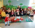 Bild: mnt
Die Mutter-Kind-Gruppe Winklarn hat im Rahmen ihrer regelmäßigen Treffen Pakete für arme Kinder gepackt und dabei eine Sternstunden-Aktion unterstützt