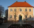 Bild: bjp
Den Weg vom "alten Ding" zum Multifunktionsgebäude mit Bibliothek, Gruppen- und Beratungsräumen hat das alte Pfarrhaus fast komplett zurückgelegt. Am 20. Februar 2020 soll hier erstmals geheiratet werden.