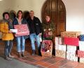 Bild: fvo
Frauenbundvorsitzende Sieglinde Zielbauer, Kerstin Dobmeier, ATU-Truckerfahrer Ludwig Wüst aus Georgenberg und Anita Wüst.
