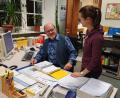 Bild: lue
Wolfgang Jäger, Leiter des Sozialamts in Tirschenreuth, und seine Stellvertreterin Judith Sollfrank helfen Personen, die ihren Lebensunterhalt alleine nicht decken können. Sie wissen, wann jemand Anspruch auf Grundsicherung im Alter hat, und helfen weiter.