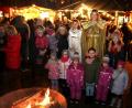 Bild: mef
Das erste Flosser Christkind Patricia Paukner hatte an diesem Abend viele Fototermine.