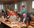 Bild: dob
Im Rotkreuzhaus feiern die Patienten der BRK-Hauskrankenpflege einen besinnlichen Nachmittag. Auch der Nikolaus schaut mit kleinen Gaben vorbei.