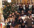 Bild: weu
Die mächtigen Klänge der Blaskapelle Dieterskirchen unter der Leitung von Jürgen Lößl erfüllten die Kirche Sankt Ulrich beim Adventskonzert. Alle Musikgruppen der Gemeinde gaben eine Kostprobe ihres Könnens.