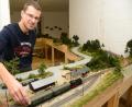 Bild: bey
Im Maßstab 1:87 hat Thomas Sax den Bahnhof Lohma nachgebaut. Rechts hinter den Bäumen ist die Brücke über den Zottbach zu erkennen.