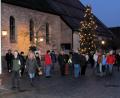 Bild: bjo
Dem Regen trotzten die Teilnehmer des Adventswegs, die sich zum Hammerschloss aufmachten.