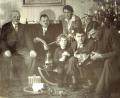 Archivbild: Alfred Mehler/exb
Heiliger Abend 1937 im Wohnzimmer der Familie Ludwig Mehler: (von links) „Mehler Christl“, die Eltern Ludwig und Meta mit den Söhnen Alfred, Georg und Ludwig.