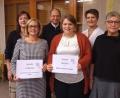 Bild: u
Der Katholische Frauenbund Hirschau überreicht Spenden an die Selbsthilfegruppe Krebskranker Kinder Amberg-Sulzbach und die Eltern-Kind-Gruppe Zwergerltreff (von links): Gerlinde Siegert, SHG-Vorsitzende Petra Waldhauser, Pfarrer Johann Hofmann, Zwergerltreff-Leiterin Franziska Auer, Irmgard Sellmeyer und Irmgard Müller.