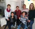 Bild: Evi Rauch
Die beiden Zwillinge Malik und Damien freuten sich sehr über den erneuten Besuch der Frauenbund-Damen aus Rosenberg. Die beiden Buben sind schwerstbehindert und hoffen schon lange auf den Erfolg einer Delphin-Therapie. Mit einer Spende kommt die Familie diesem Traum ein Stück näher. Außerdem lud der Frauenbund die Familie zu einem weiteren Besuch im Sommer auf dem Bauernhof von Georg Donhauser in Pfaffenhof ein, um mit dem Traktor mitzufahren und die Tiere zu besuchen.