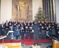 Bild: du
Unter dem prächtigen Christbaum im Altarraum eröffnen Kirchenchor und Männergesangverein "Frohsinn" unter der Leitung von Wolfgang Ziegler das niveauvolle Programm des Adventskonzerts mit dem Chorsatz "Sancta Maria".
