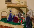 Bild: wms
Fast mannshoch ist die Weihnachtskrippe in der Pfarrkirche in Hohenthan. Nach den Plänen von Adolf Lankl fertigten Ludwig Meier sen. und Georg Sollfrank sen. die Krippe.