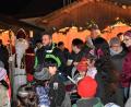 Bild: rgr
Der Nikolaus verteilt bei der Waldweihnacht am Alten Forsthaus Geschenke und sorgt damit für leuchtende Kinderaugen.