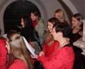 Bild: kro
Mit ihrem "Weihnachtszauber" sorgte der Wondreber Chor "TonArt" (Bild) für einen Run auf die Wondreber Pfarrkirche, die bis auf den letzten Platz besetzt war.